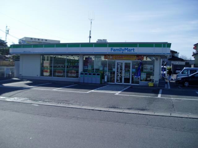 ファミリーマート鈴鹿ひばりケ丘店(コンビニ)まで608m ピュア・チェリィー