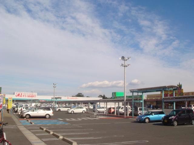 F1マートサーキット通り店(スーパー)まで710m ウィットH