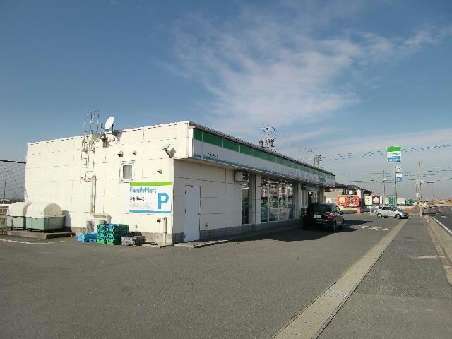 ファミリーマート鈴鹿下箕田店(コンビニ)まで1884m ハピネス・ユウ