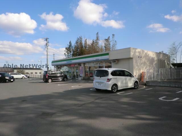 ファミリーマート鈴鹿下箕田店(コンビニ)まで1174m ストークホーム