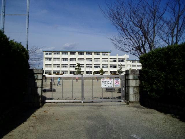 鈴鹿市立稲生小学校(小学校)まで1800m ルミエールさかざき　A棟