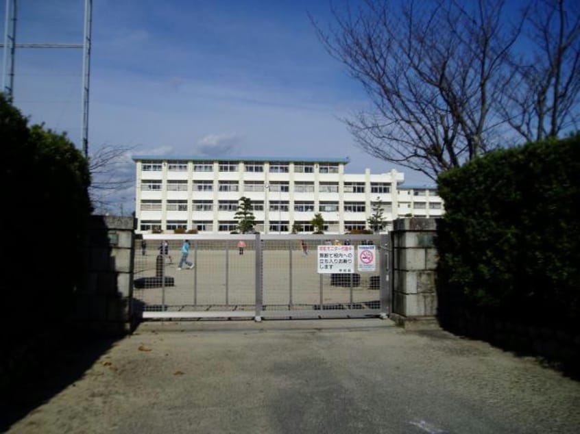 鈴鹿市立稲生小学校(小学校)まで1800m ルミエールさかざき　A棟