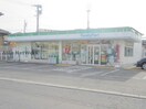 ファミリーマート鈴鹿ひばりケ丘店(コンビニ)まで1359m Maisonette land 千代崎駅B
