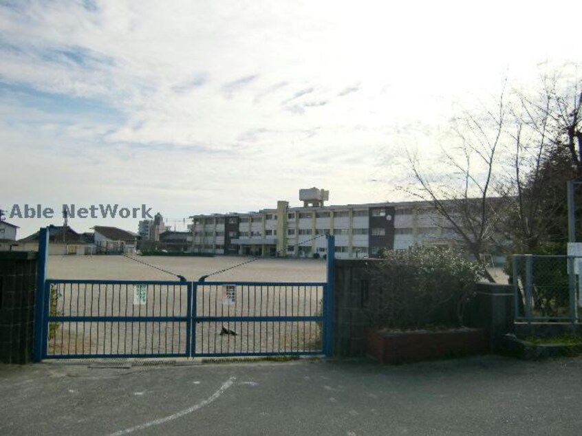 鈴鹿市立愛宕小学校(小学校)まで1137m Maisonette land 千代崎駅B