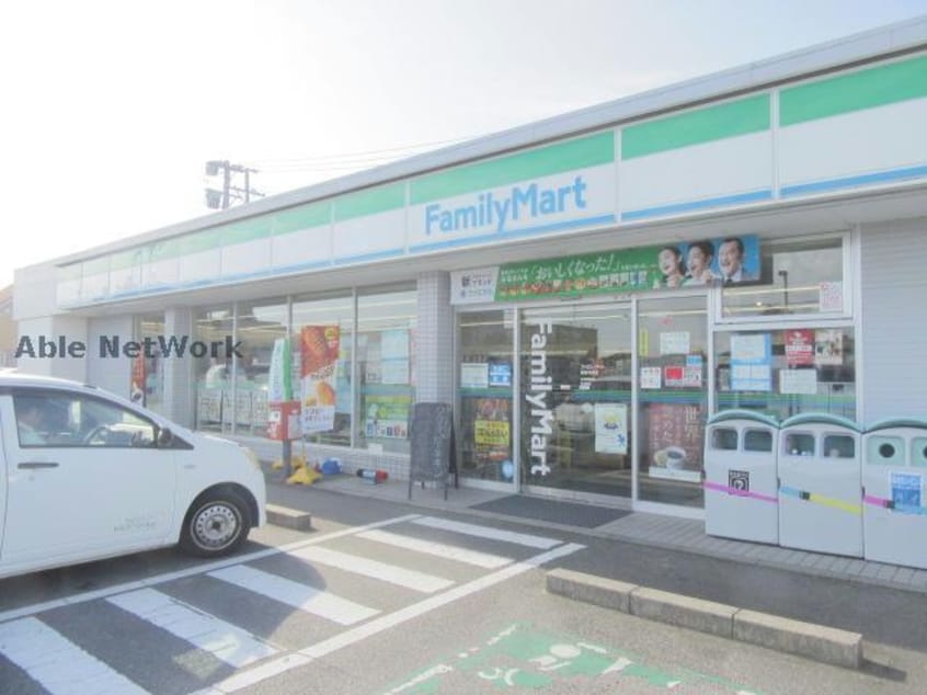 ファミリーマート鈴鹿寺家店(コンビニ)まで310m エトワールⅡ