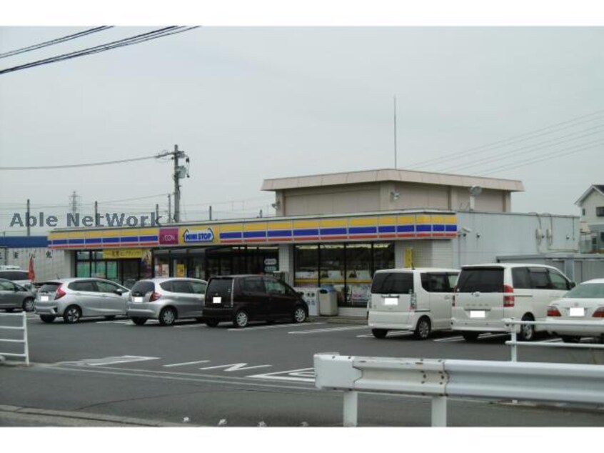 ミニストップ鈴鹿庄野町店(コンビニ)まで238m ピュアヌーブ