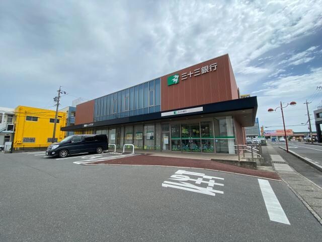 三十三銀行平田町駅前支店(銀行)まで671m アークリヴェールⅣ（クワトロ）