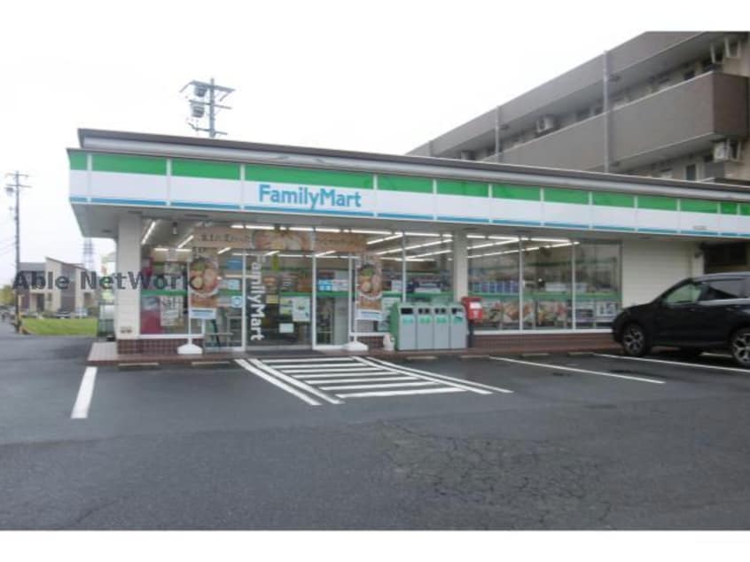 ファミリーマート末広町店(コンビニ)まで400m ヒュドールヒューレーJ棟