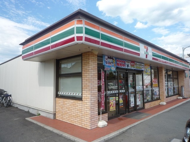 セブンイレブン久喜栗原2丁目店(コンビニ)まで462m※セブンイレブン久喜栗原2丁目店 ミオアルカサール