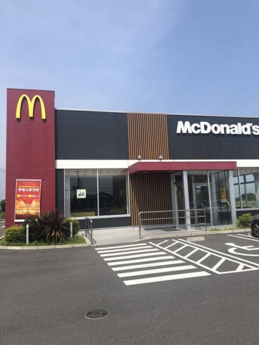 マクドナルド久喜インター店(ファストフード)まで694m※マクドナルド久喜インター店 キャンバス早野１