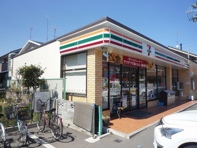 セブンイレブン久喜南店(コンビニ)まで724m※セブンイレブン久喜南店 トリフォード久喜Ａ