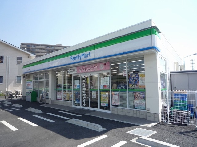 ファミリーマート久喜野久喜店(コンビニ)まで215m※ファミリーマート久喜野久喜店 ドミトリーTAKEIⅡ