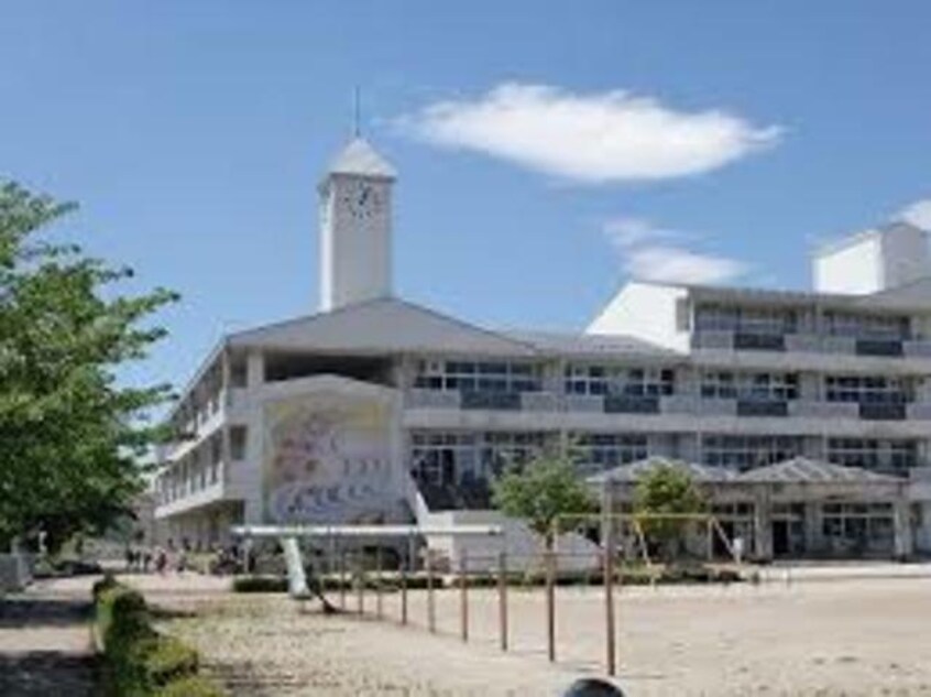 加須市立花崎北小学校(小学校)まで970m※加須市立花崎北小学校 オアシス中山Ⅱ