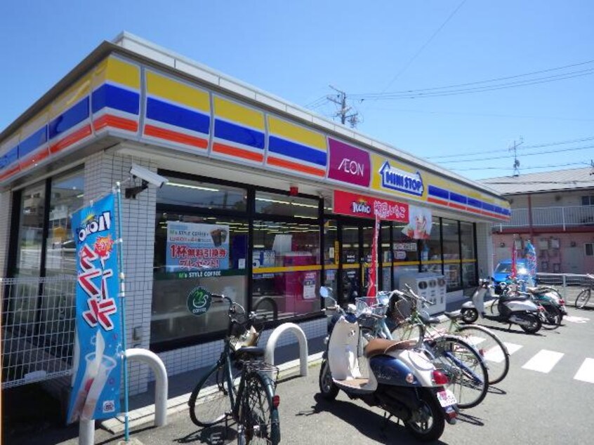 ミニストップ静岡大谷店(コンビニ)まで667m 東海道本線/静岡駅 バス22分井庄下車:停歩3分 1階 築28年