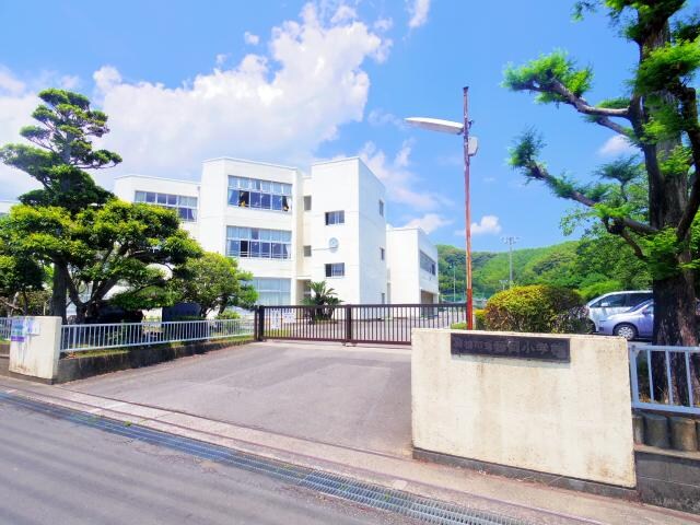 藤枝市立藤岡小学校(小学校)まで1068m 東海道本線/西焼津駅 バス17分五十海北下車:停歩6分 2階 築31年