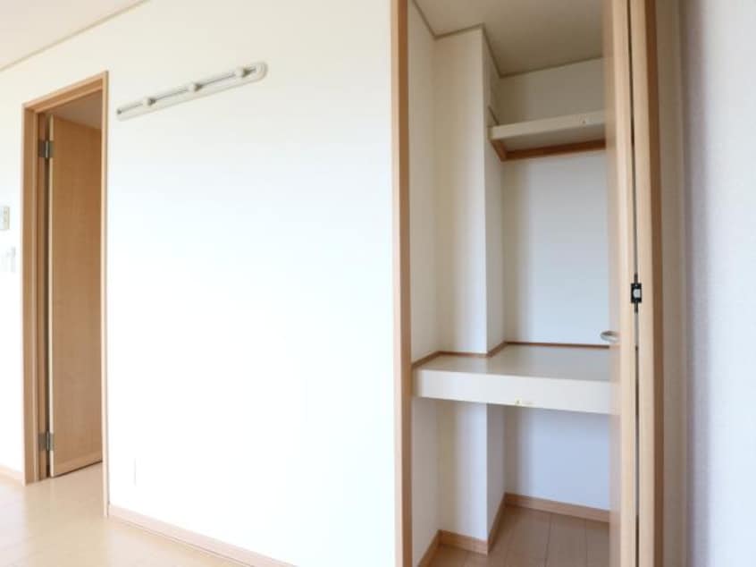  東海道本線/静岡駅 バス15分小鹿公民館前下車:停歩13分 2階 築19年