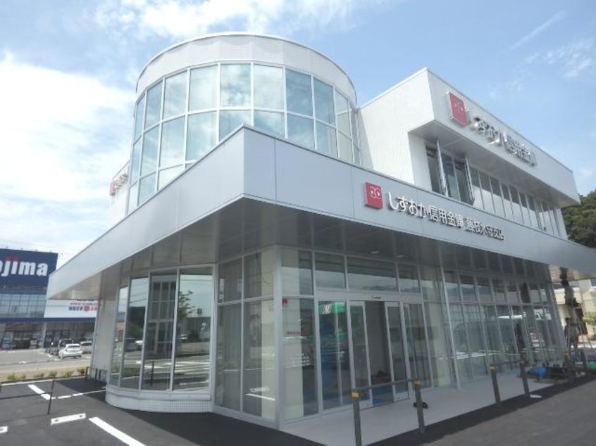 しずおか信用金庫藤枝水守支店(銀行)まで723m 静鉄バス（藤枝市）/藤岡入口 徒歩6分 2階 築21年