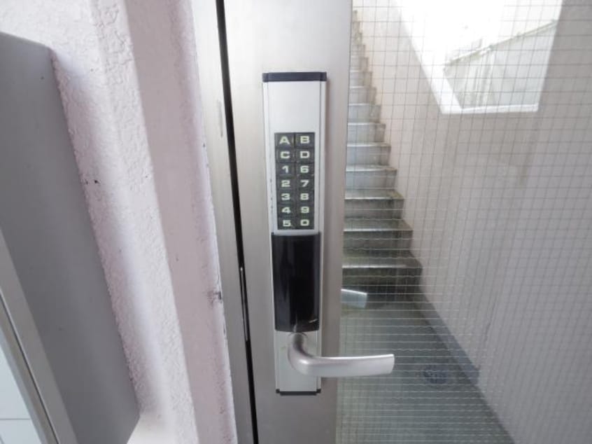  東海道本線/静岡駅 バス11分中田四丁目下車:停歩6分 1階 築27年