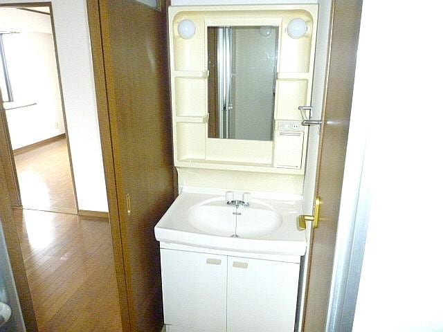  東海道本線/静岡駅 バス20分宮竹児童公民館前下車:停歩4分 2階 築28年