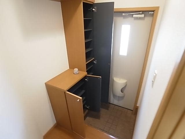  東海道本線/静岡駅 バス15分敷地二丁目下車:停歩2分 1階 築21年