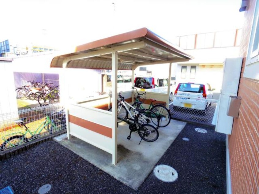  東海道本線/静岡駅 バス10分静岡総合庁舎前下車:停歩5分 1階 築22年