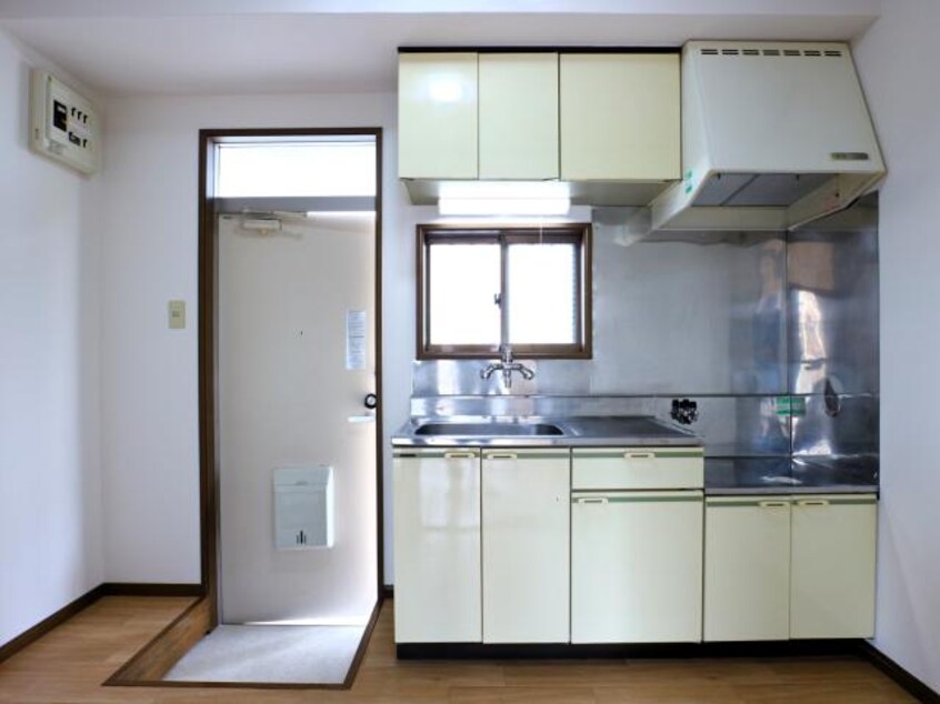  東海道本線/静岡駅 バス8分中田三丁目西下車:停歩4分 1階 築29年