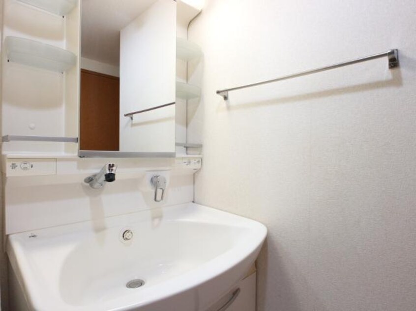  東海道本線/静岡駅 バス14分有明町南下車:停歩6分 2階 築18年