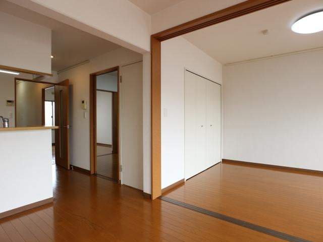  東海道本線/静岡駅 バス14分有明町南下車:停歩6分 2階 築18年