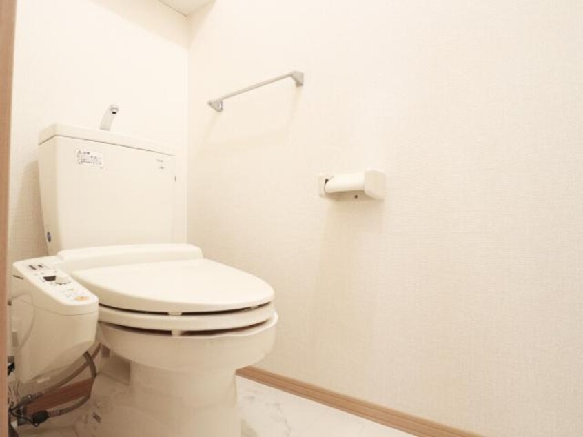  東海道本線/静岡駅 バス20分小鹿公館前下車:停歩7分 1階 築18年