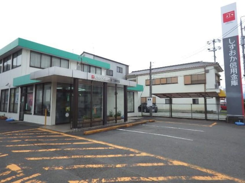 ローソン静岡西脇店(コンビニ)まで375m 東海道本線/静岡駅 バス17分中村町下下車:停歩3分 1階 築18年