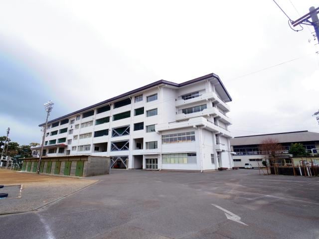焼津市立焼津中学校(中学校/中等教育学校)まで871m 東海道本線/焼津駅 徒歩20分 2階 築43年