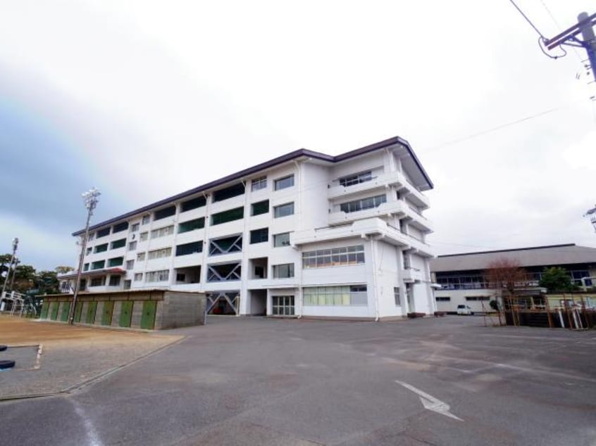 焼津市立焼津中学校(中学校/中等教育学校)まで871m 東海道本線/焼津駅 徒歩20分 2階 築43年