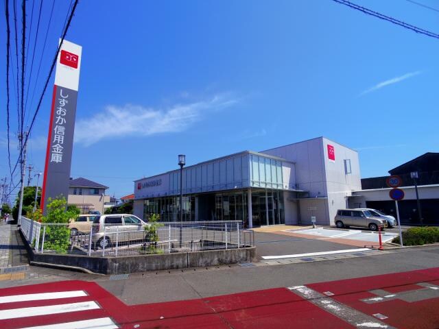 しずおか信用金庫焼津支店(銀行)まで277m 東海道本線/焼津駅 徒歩20分 2階 築43年
