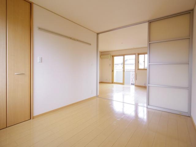  東海道本線/静岡駅 バス12分静岡総合庁舎前下車:停歩9分 2階 築18年