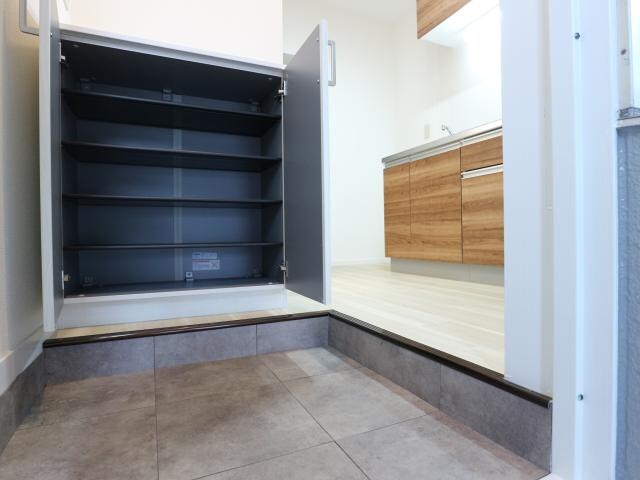  東海道本線/静岡駅 バス10分中田三丁目西下車:停歩2分 1階 築41年