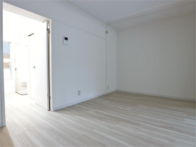  東海道本線/静岡駅 バス10分中田三丁目西下車:停歩2分 1階 築41年