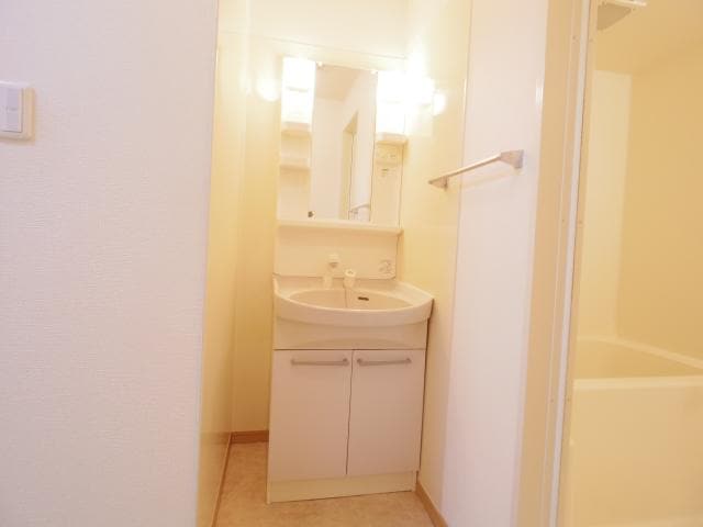  東海道本線/静岡駅 バス22分大谷中下車:停歩3分 1階 築18年