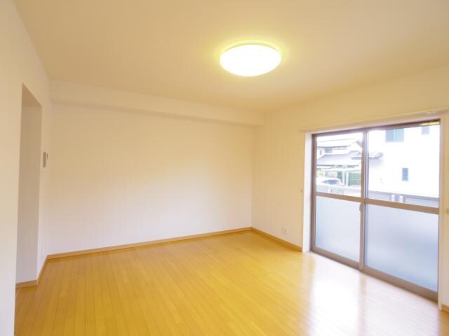  東海道本線/静岡駅 バス22分大谷中下車:停歩3分 1階 築18年