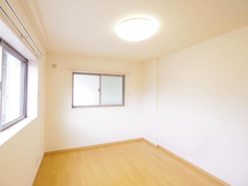  東海道本線/静岡駅 バス22分大谷中下車:停歩3分 1階 築18年