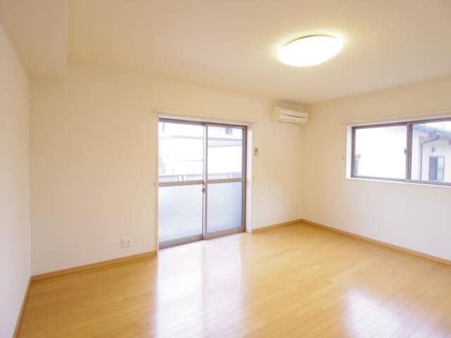  東海道本線/静岡駅 バス22分大谷中下車:停歩3分 1階 築18年