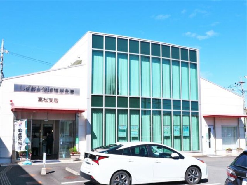 しずおか焼津信用金庫高松支店(銀行)まで479m 東海道本線/静岡駅 バス14分登呂南下車:停歩5分 2階 築41年