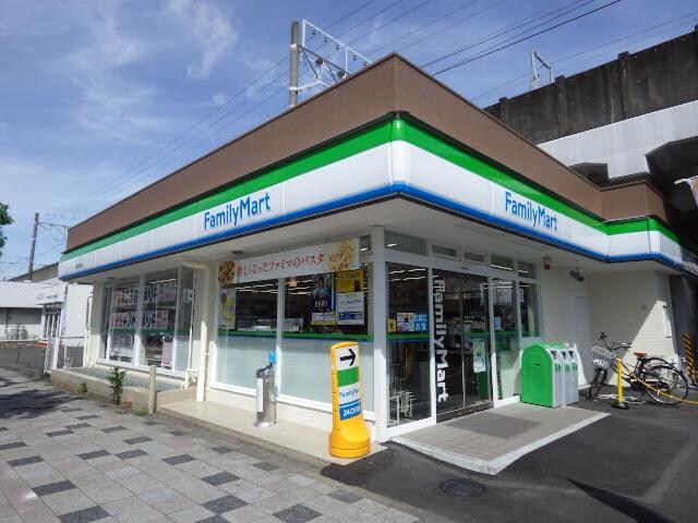 ファミリーマート静岡吉野町店(コンビニ)まで391m 東海道本線/静岡駅 徒歩12分 3階 築15年