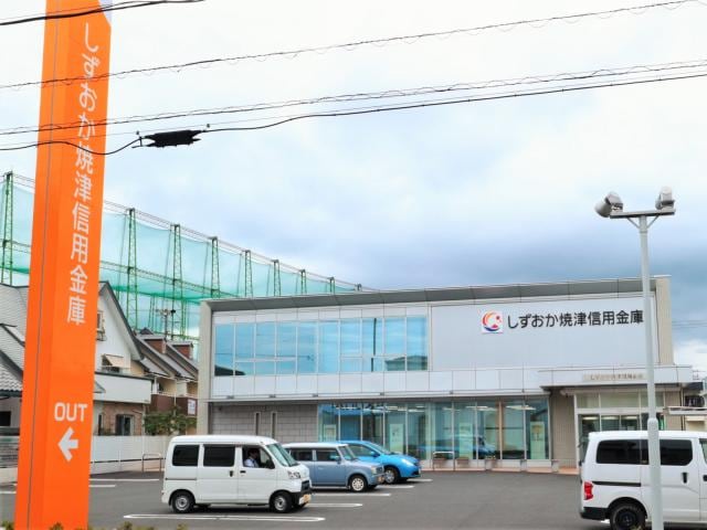 しずおか焼津信用金庫静岡南支店(銀行)まで106m 東海道本線/静岡駅 バス12分見瀬Ｄａｉｉｃｈｉ－ＴＶ入口下車:停歩3分 1階 築28年