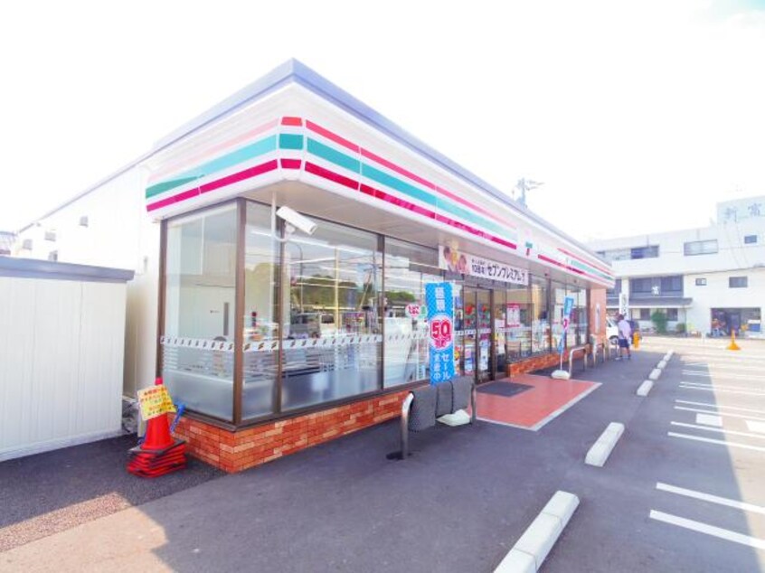 セブンイレブン藤枝高洲店(コンビニ)まで339m 東海道本線/藤枝駅 バス5分高洲下車:停歩5分 1階 築14年