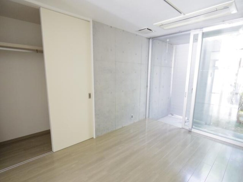  東海道本線/静岡駅 バス15分静岡新聞社前下車:停歩5分 1階 築15年