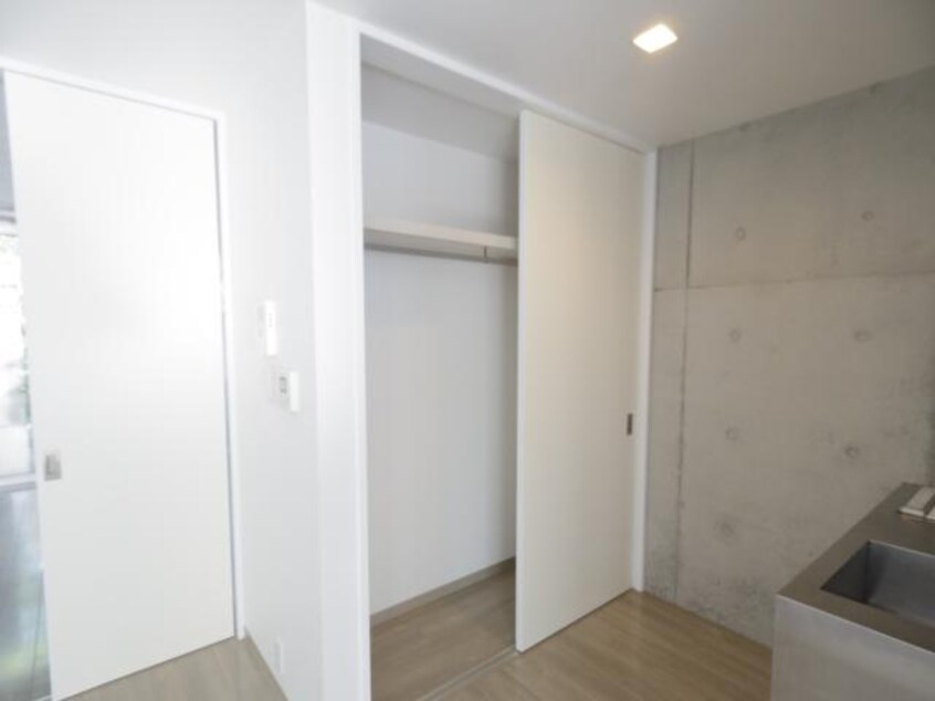  東海道本線/静岡駅 バス15分静岡新聞社前下車:停歩5分 1階 築15年