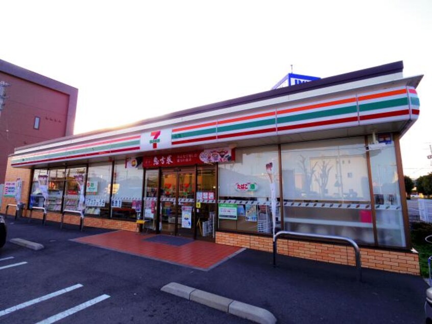 セブンイレブン焼津八楠店(コンビニ)まで1403m 東海道本線/焼津駅 バス10分大覚寺下車:停歩9分 1階 築13年