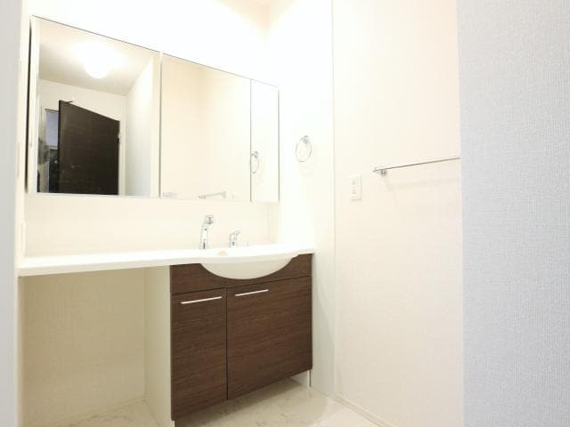  東海道本線/静岡駅 バス16分西脇下下車:停歩5分 1階 築10年