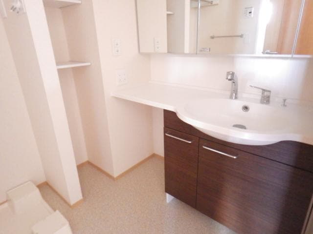  東海道本線/静岡駅 バス20分小鹿公民館下車:停歩8分 1階 築10年