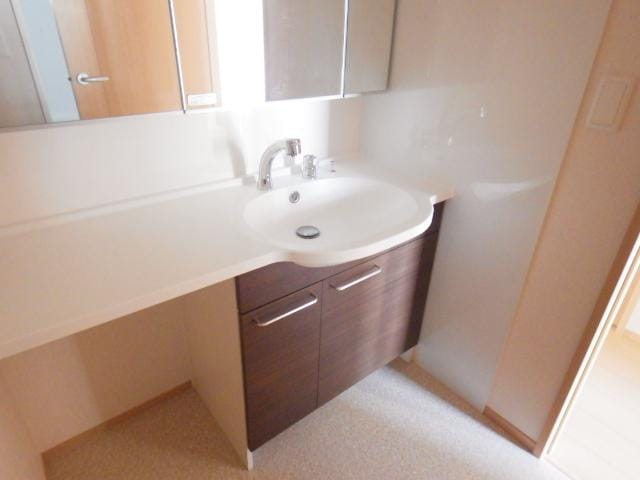  東海道本線/静岡駅 バス20分小鹿公民館下車:停歩8分 1階 築10年